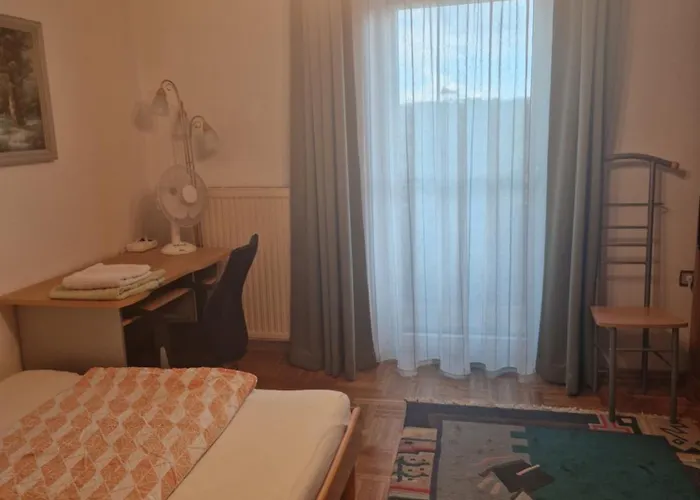 Lägenhet Am Stadtrand Sankt Poelten